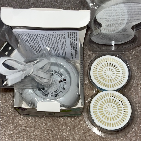 Scentsy Mini Fan Diffuser Gray with Clothesline Pods - Picture 2 of 2